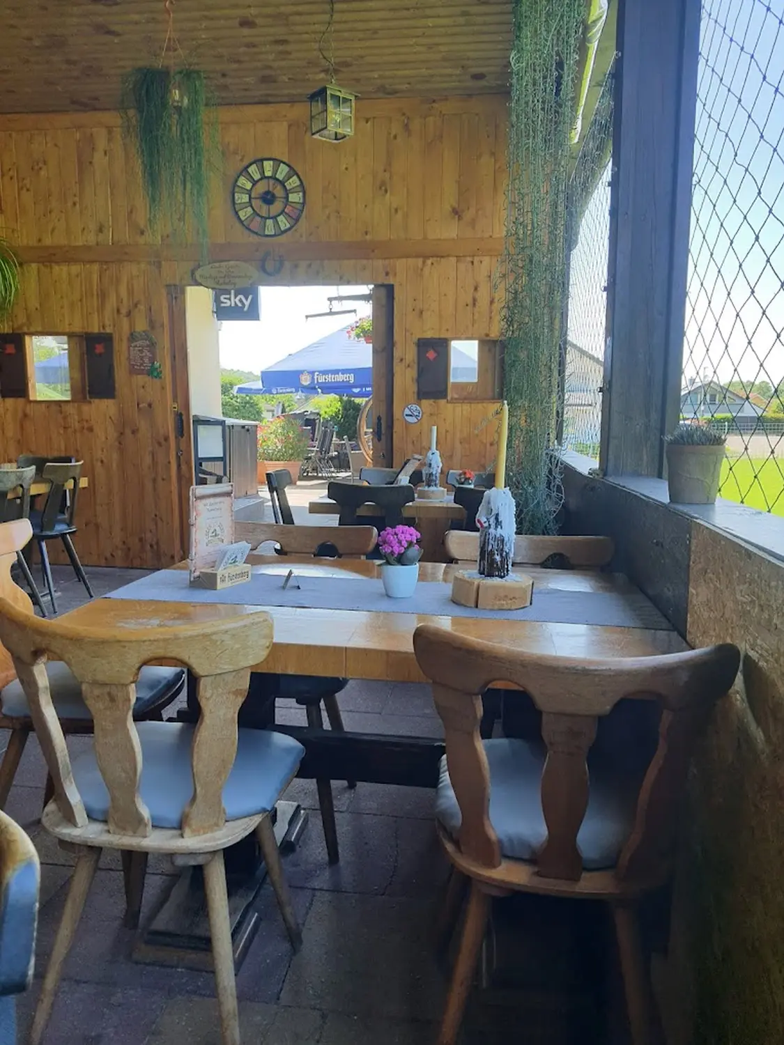Sportgaststätte Römerberg Restaurant Esstische im Innenbereich